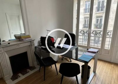 WIT Immobilier vous propose à la vente un plateau de bureaux idéalement situé dans le 15e arrondissement de Marseille.
Proche des axes routiers A7, A50, A507 et des zones d’activités, ces bureaux sont idéals pour une première installation ou investiss