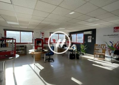 Bureaux 170 m&sup2; lumineux  Emplacement strat&eacute;gique Aubagne  Parking s&eacute;curis&eacute;