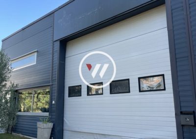 Local d&rsquo;activit&eacute; r&eacute;cent de 323 m&sup2; avec showroom et bureaux  Zone Plaine du Caire, proximit&eacute; A50/A8/A7