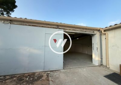 Local professionnel spacieux et lumineux  id&eacute;al artisan ou profession lib&eacute;rale  La Ciotat