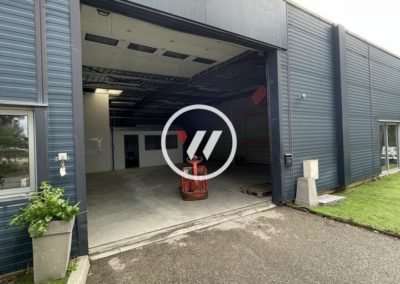 Local d&rsquo;activit&eacute; r&eacute;cent de 310 m&sup2; avec showroom et bureaux  Zone Plaine du Caire, proximit&eacute; A50/A8/A7