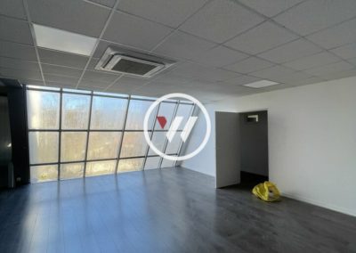 BUREAUX 213m&sup2; DIVISIBLE (118m&sup2; + 95m&sup2;) !